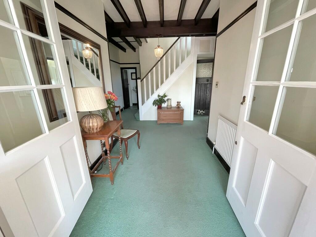 2 Cudlow Ave Entr...