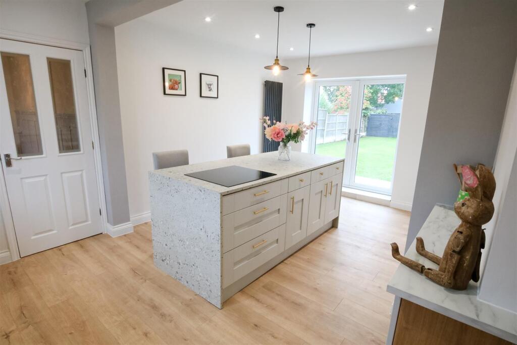 OPEN PLAN ISLAND KITCHEN