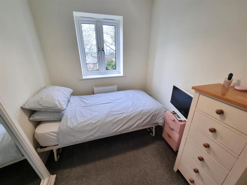 Bedroom 4.jpg