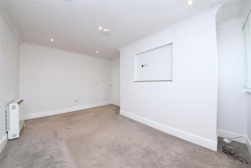 2_Park_Hall_Pic_1.jpg