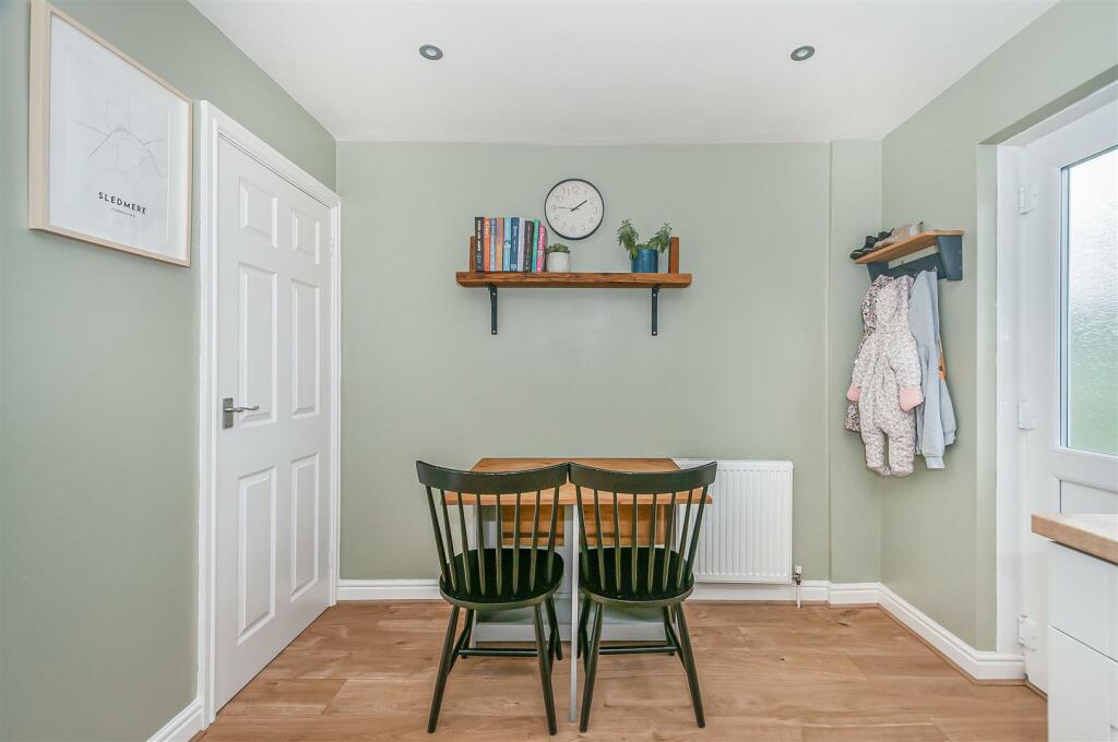 KITCHEN/ DINER