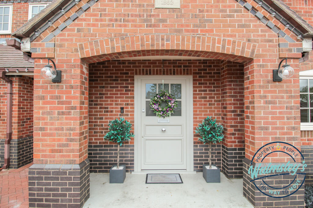 Entrance &amp; storm porch