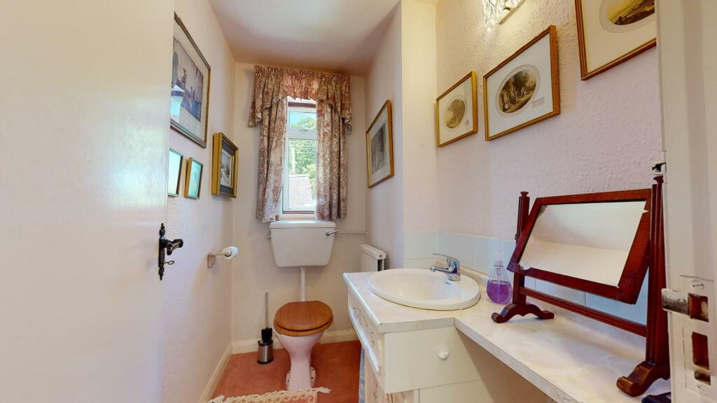 SEPARATE CLOAKROOM