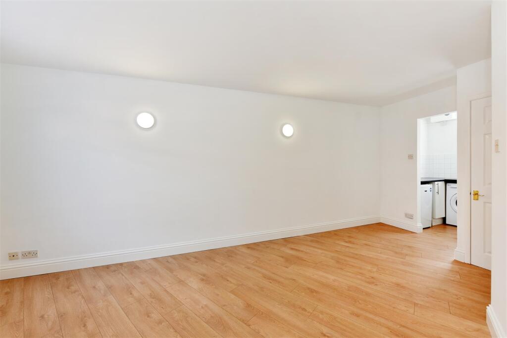 Thames Circle (2).JPG