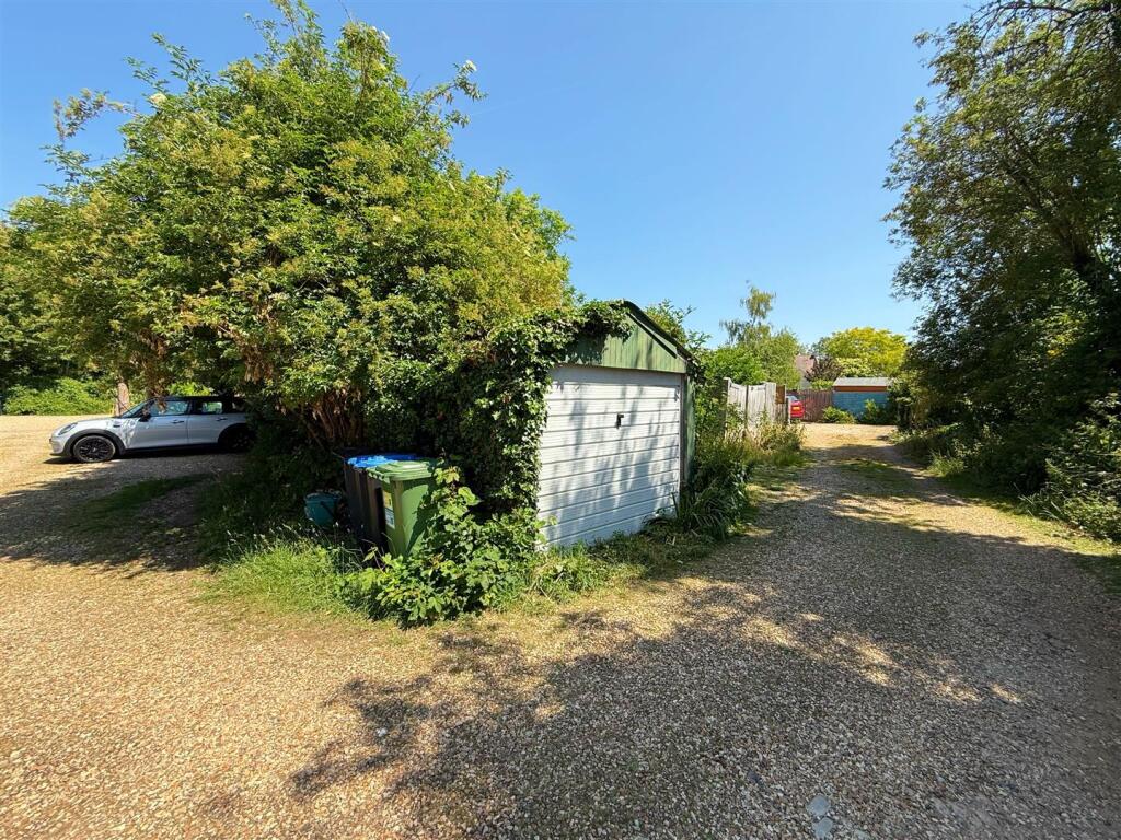 Garage &amp; Parking