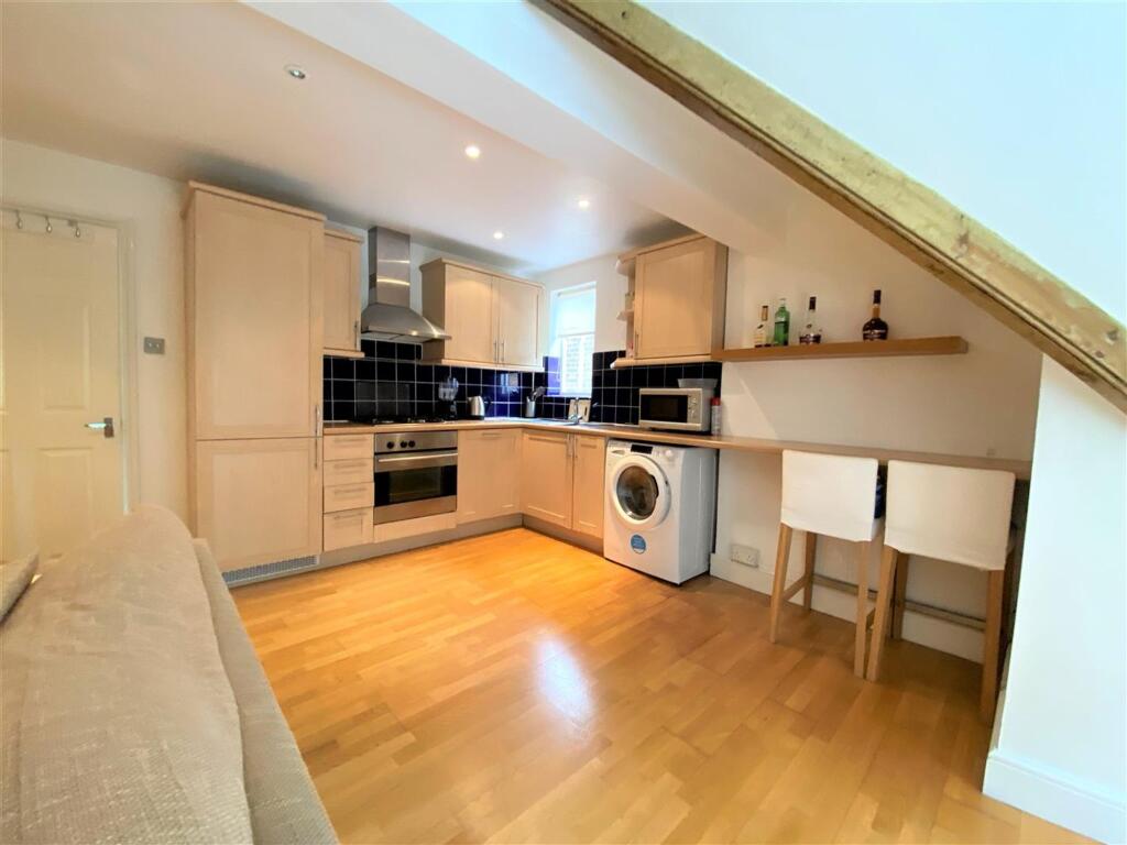 Fairfield Rd IG8