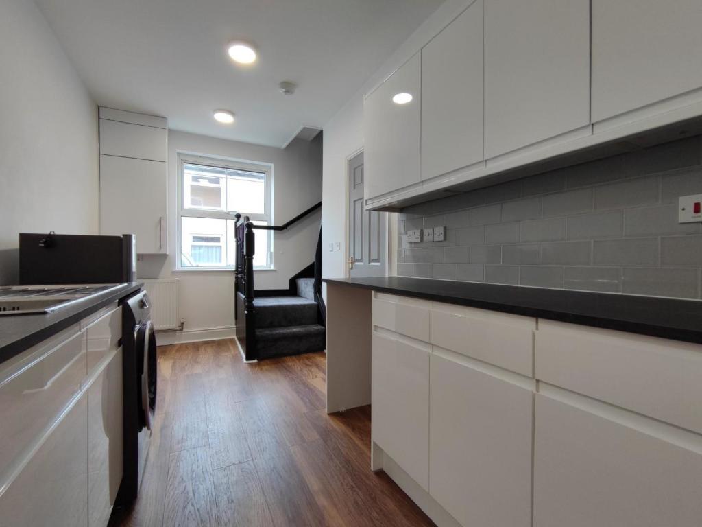 Kitchen 2