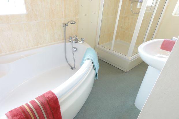 En-suite Bath/Shower
