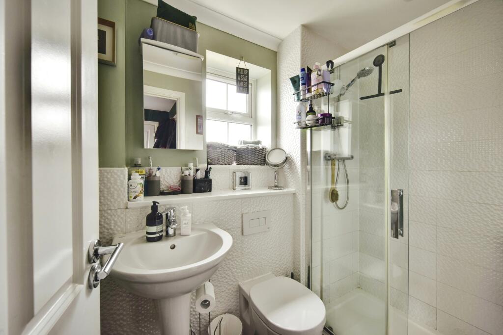 Bedroom One En Suite  Shower