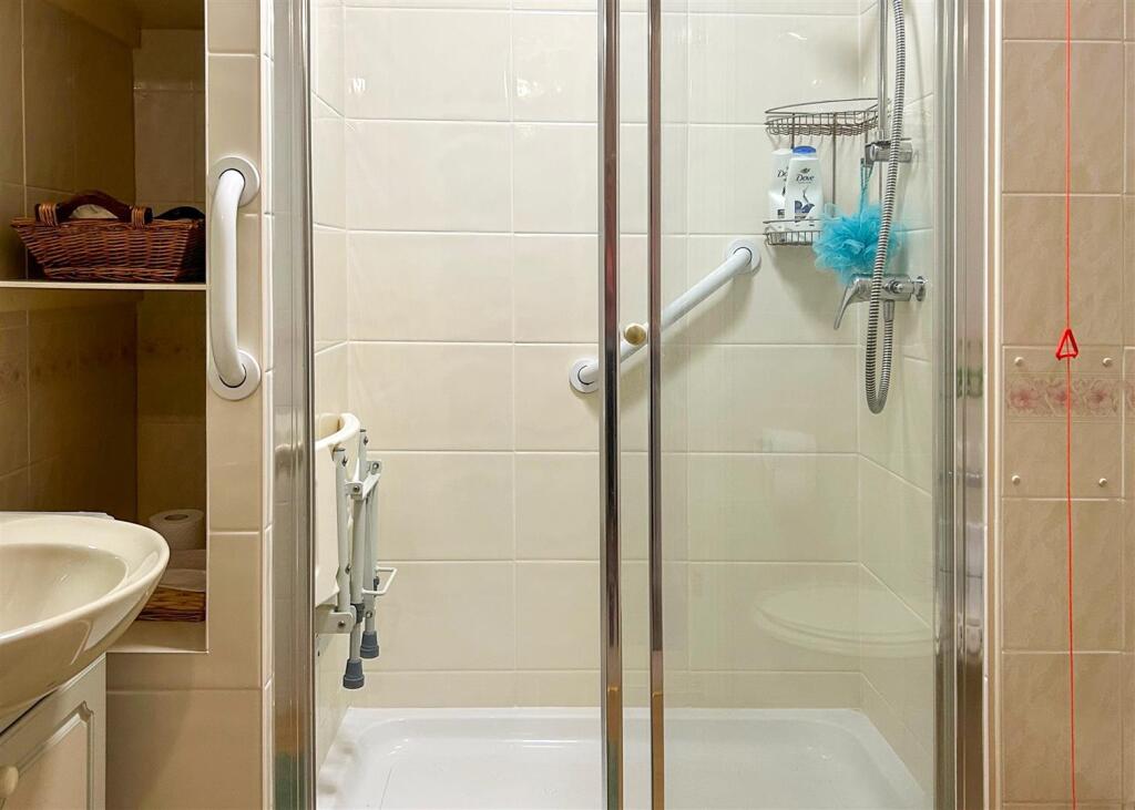 30 Lavington Court-10.jpg