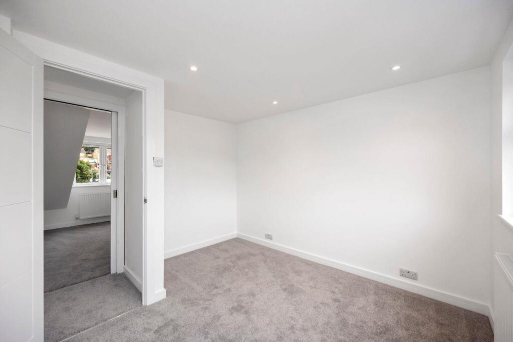 Cowdens Close 1a BEDROOMA.jpeg