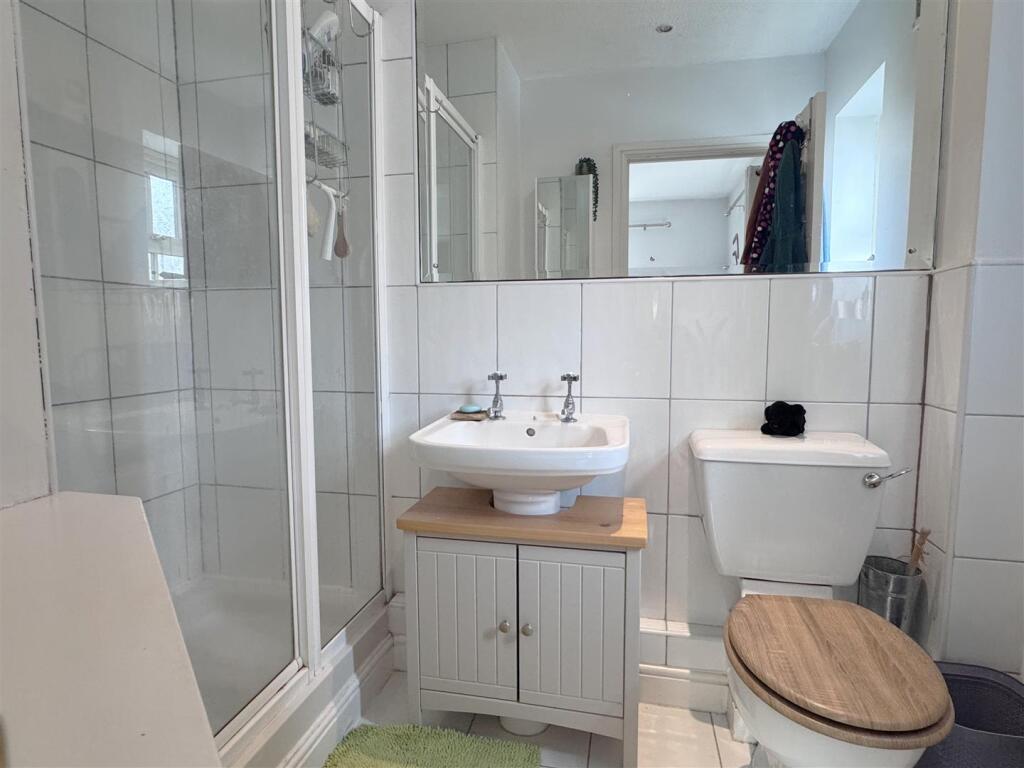 En Suite 1.JPG