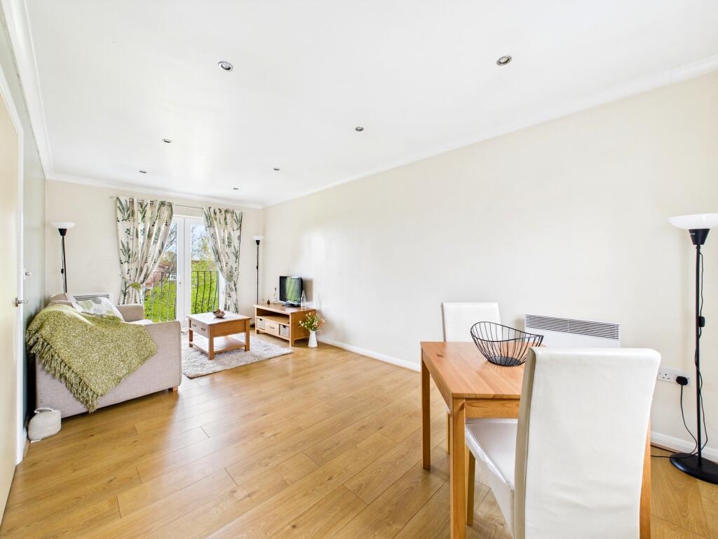 CAM05192G0-PR0044-STILL009