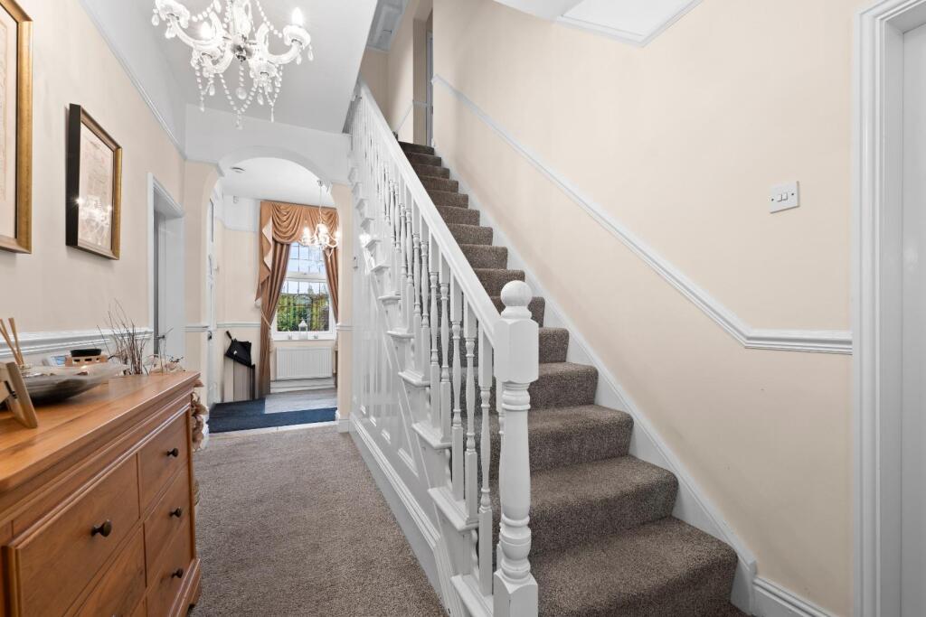 ENTRANCE HALL 01.jpg