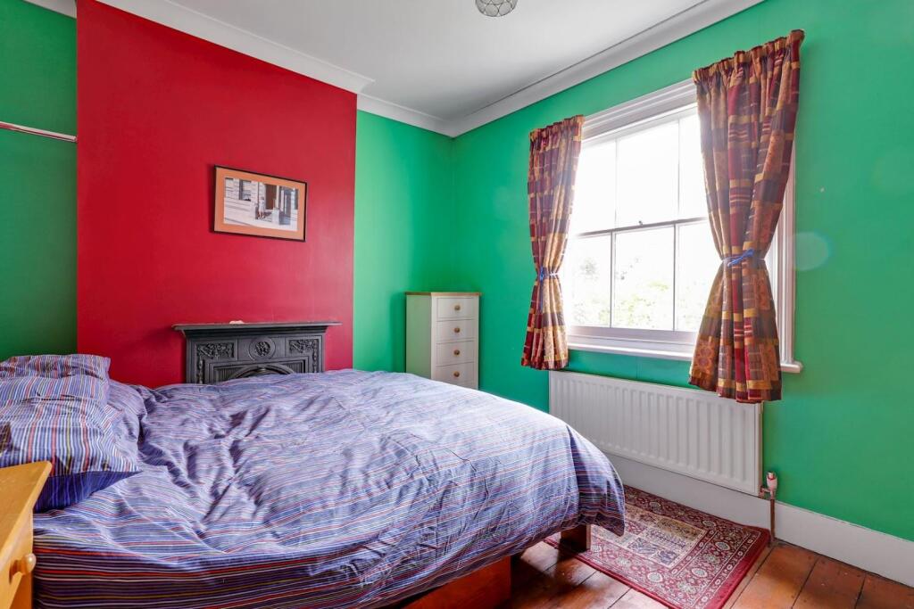 13-8c58JHPropWorld - 11 Homecroft Road - 37-medium