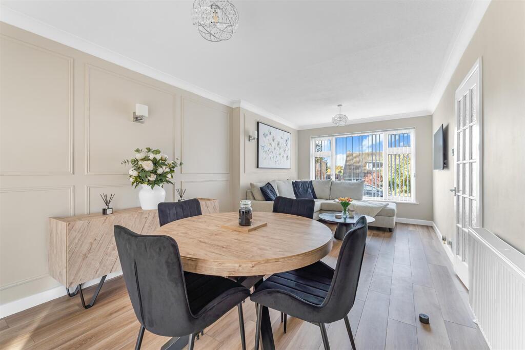 Lounge / Dining Room