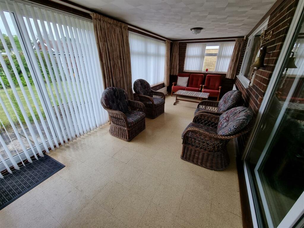 Sitting room/Sun room