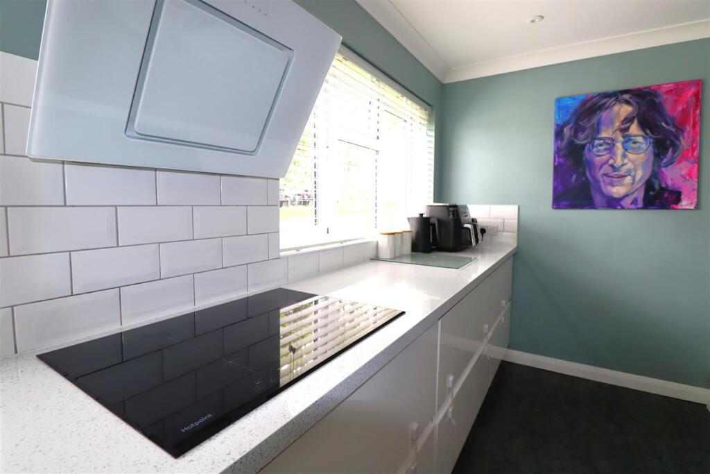 Kitchen Diner (1).JPG