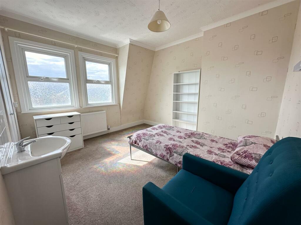 BEDROOM 19