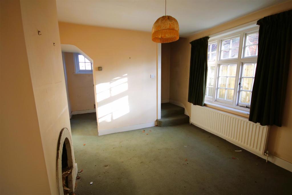 Entrance hall brighter .JPG