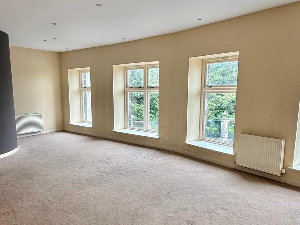 Open Planned Loun...