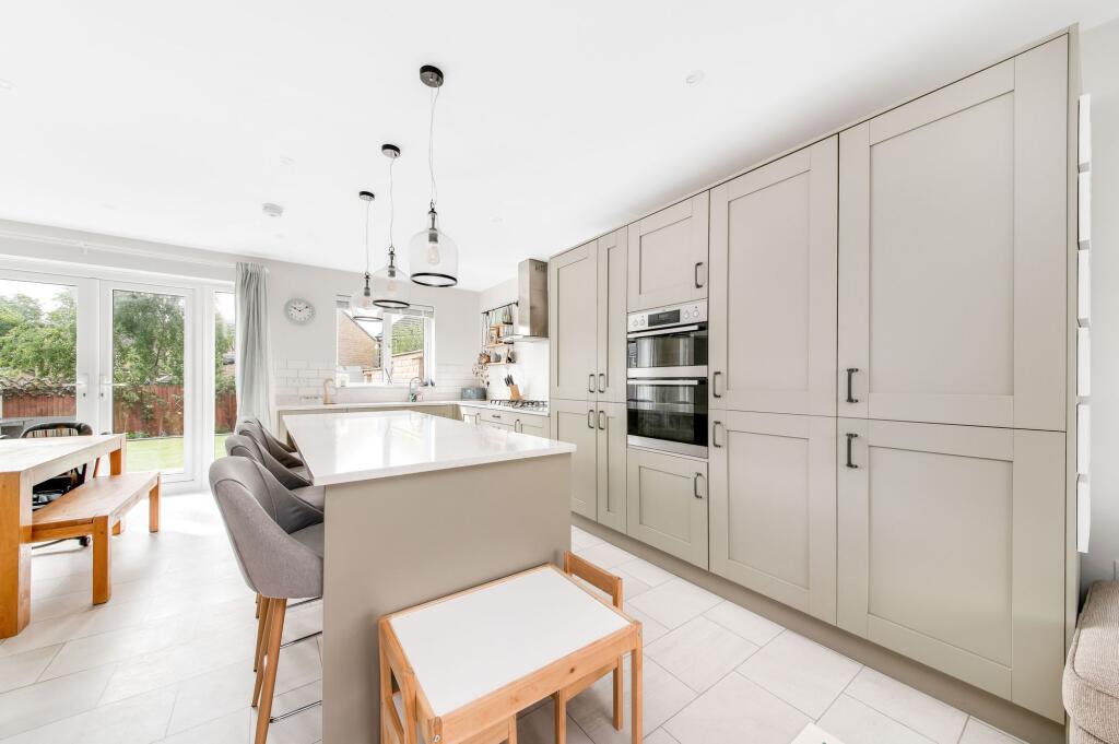 OPEN-PLAN LIVING DINING KITCHEN