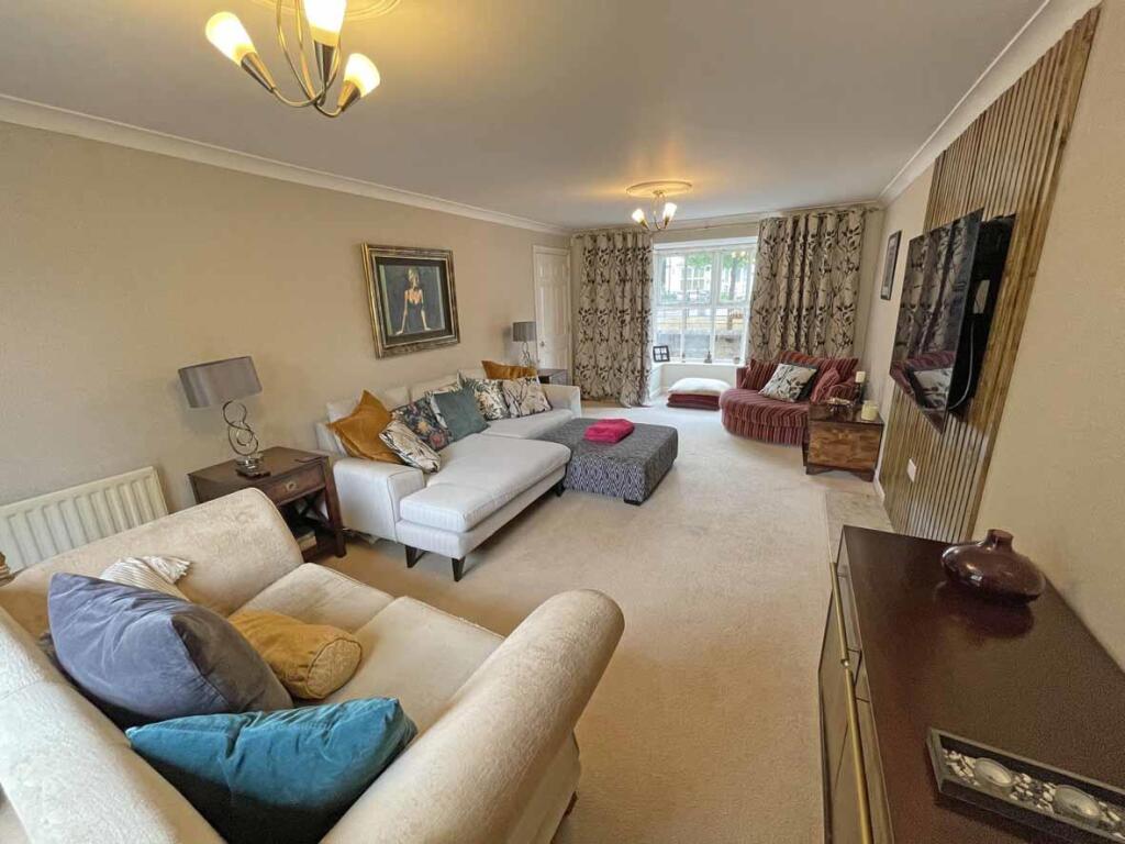 Temeraire Road 2 - Lounge Front.jpg