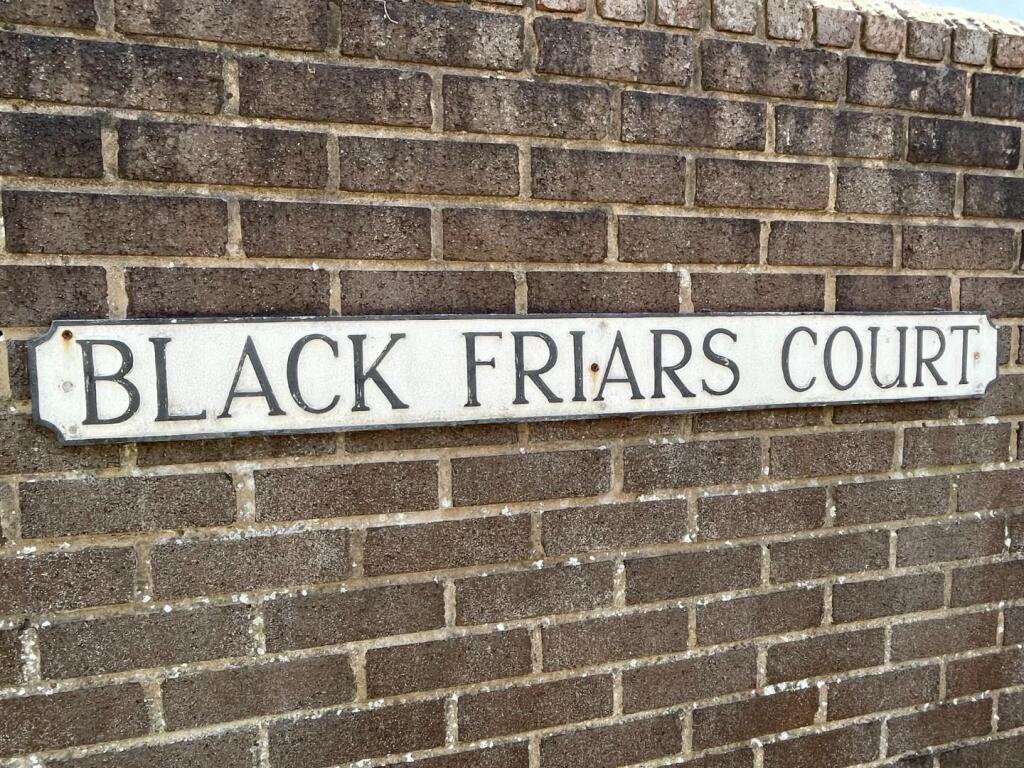 THE ACCOMMODATION COMPRISES: