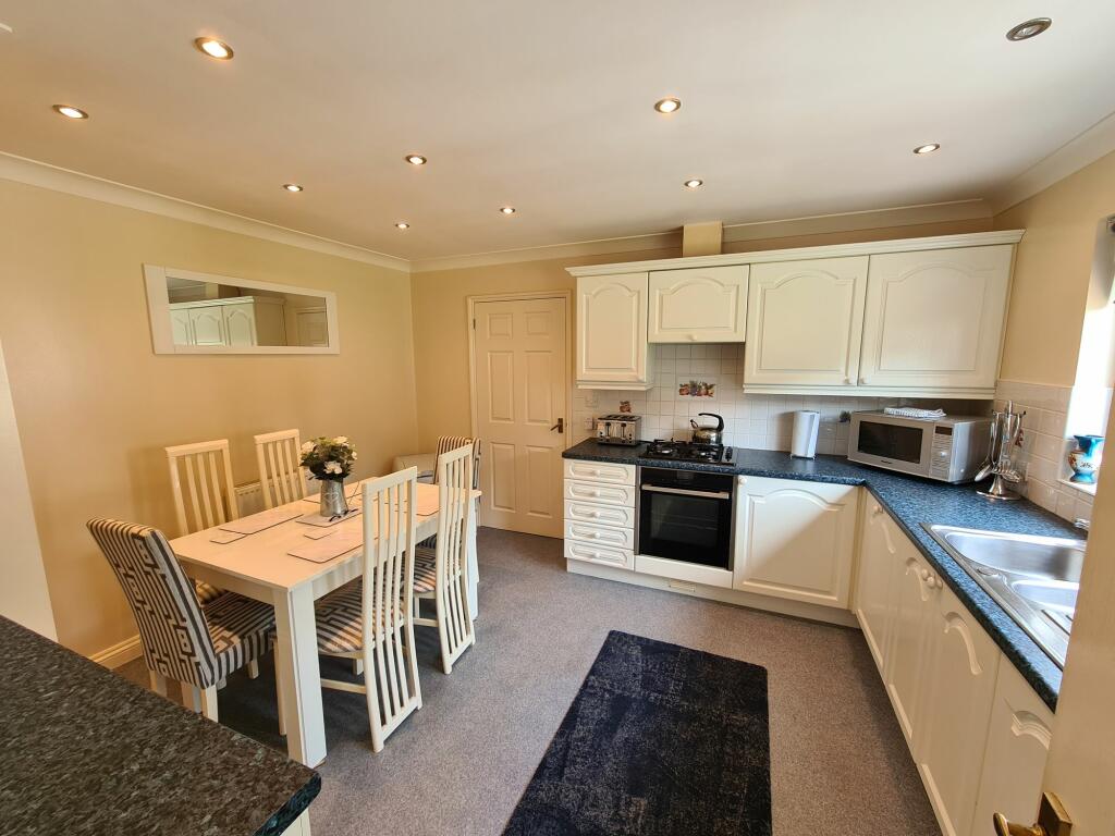 KITCHEN DINING ROOM