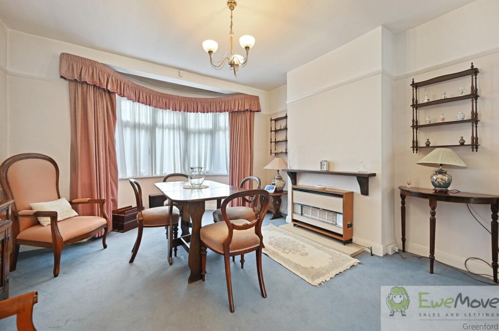 RCEWEMOVE- 435 whitton avenue- dining area 3 (1)