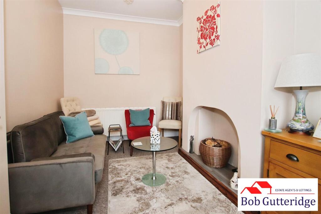 BAY FRONTED SITTING ROOM