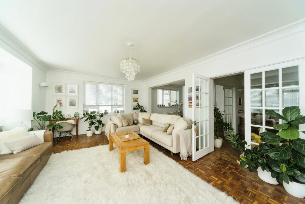 L shaped lounge diner