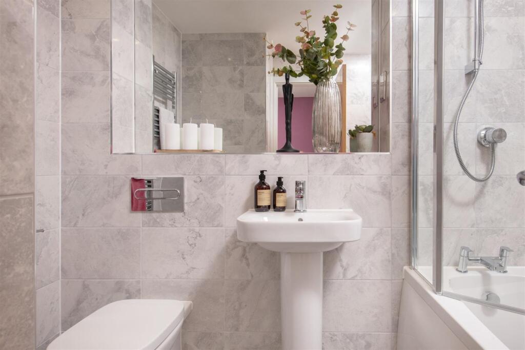 022 Bellway_AstleyFields_TheJoiner_Rooms.jpg