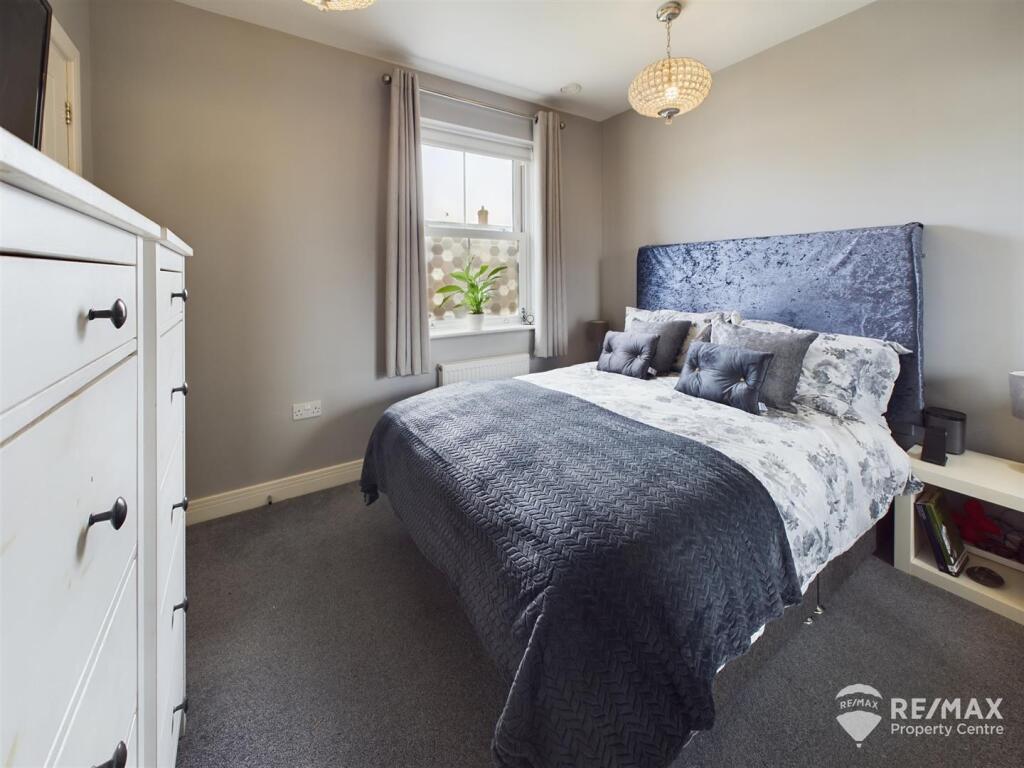Bedroom 1 (2).jpg
