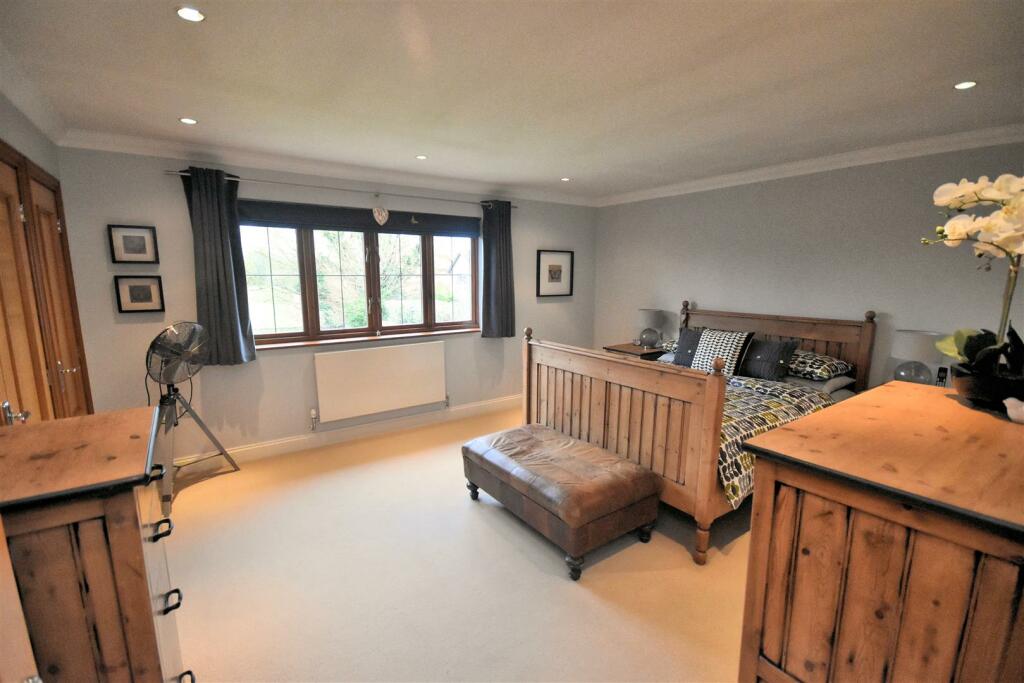 Bedroom 1.jpg