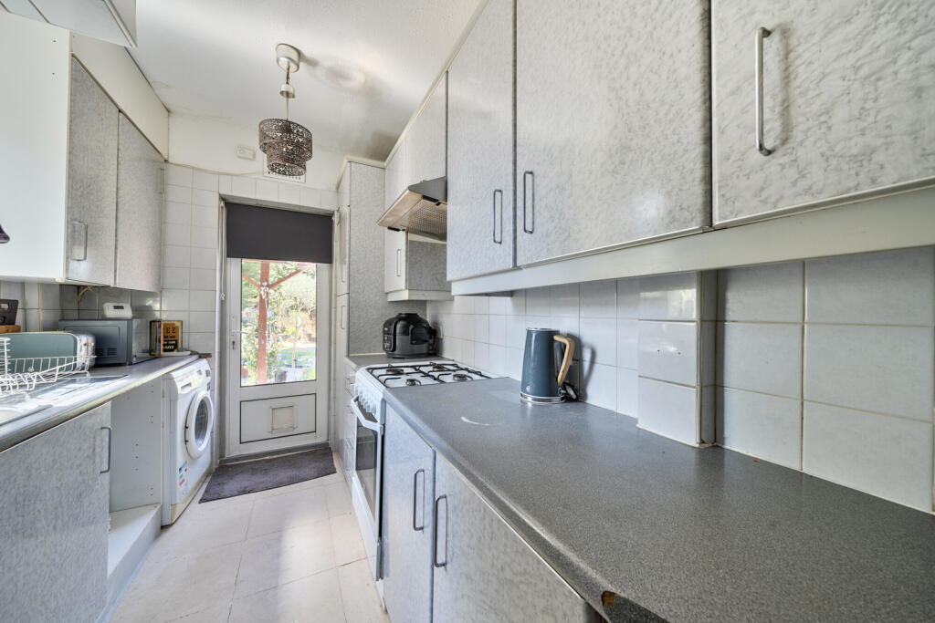 1319852-3-6870f30...