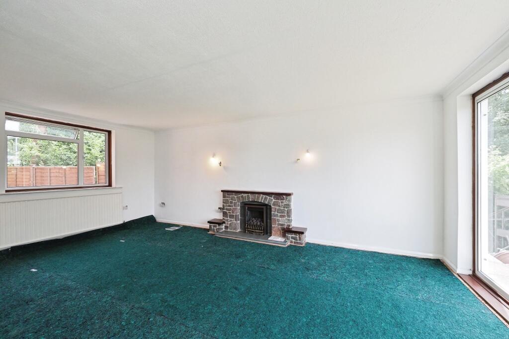 rear lounge/cinema room