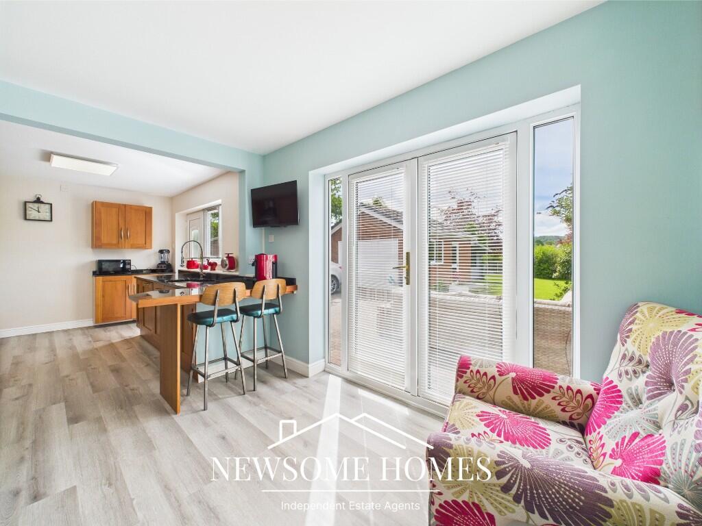 Kitchen/ Dining Room