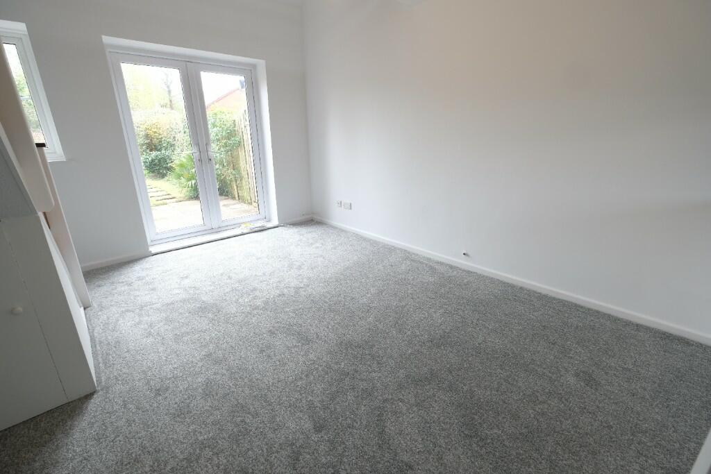 SITTING/DINING ROOM
