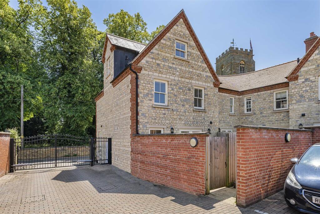 3 Chantry Lane, Towcester (35).JPG