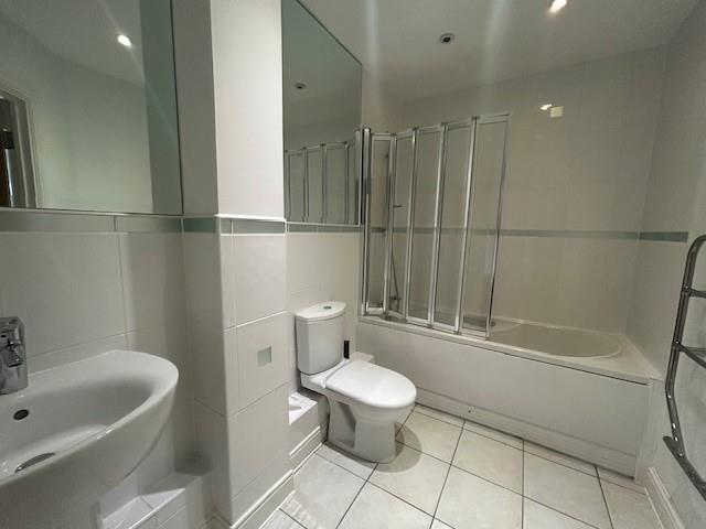 83 Elmhurst Cout bathroom.jpg