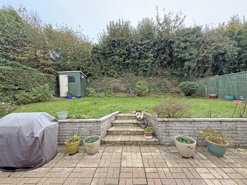 Dunraven Drive 81 - Garden 1.jpg