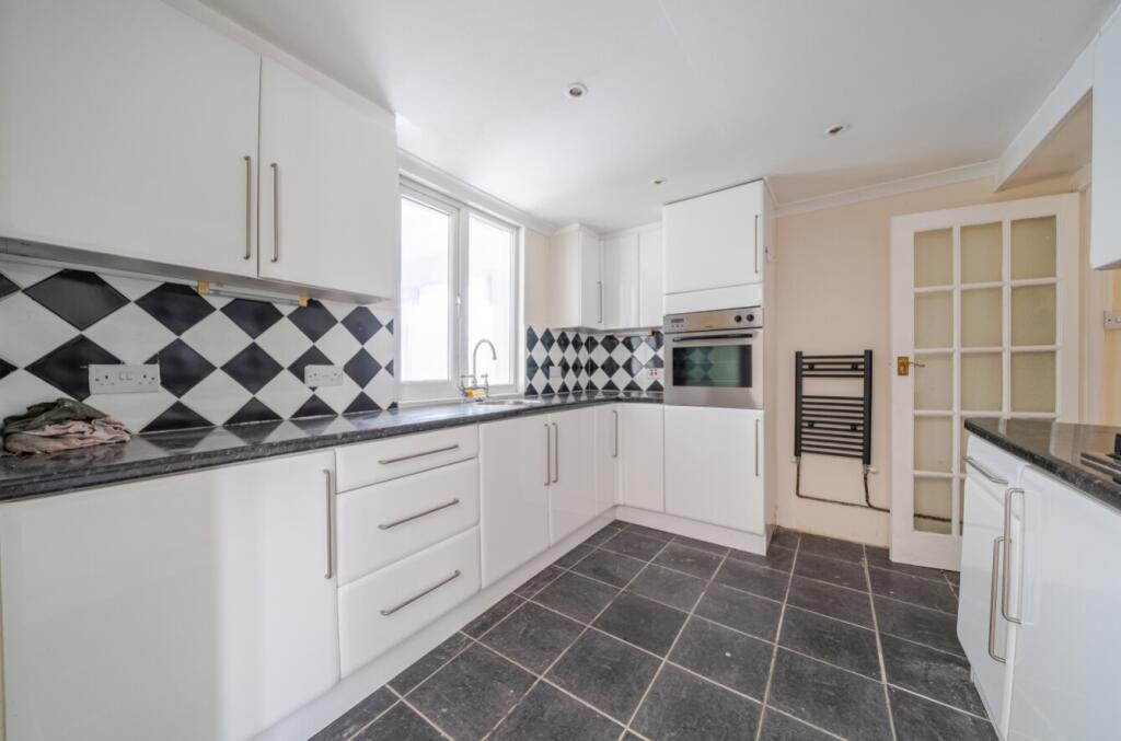 1378708-8-690ddd7e6cd80