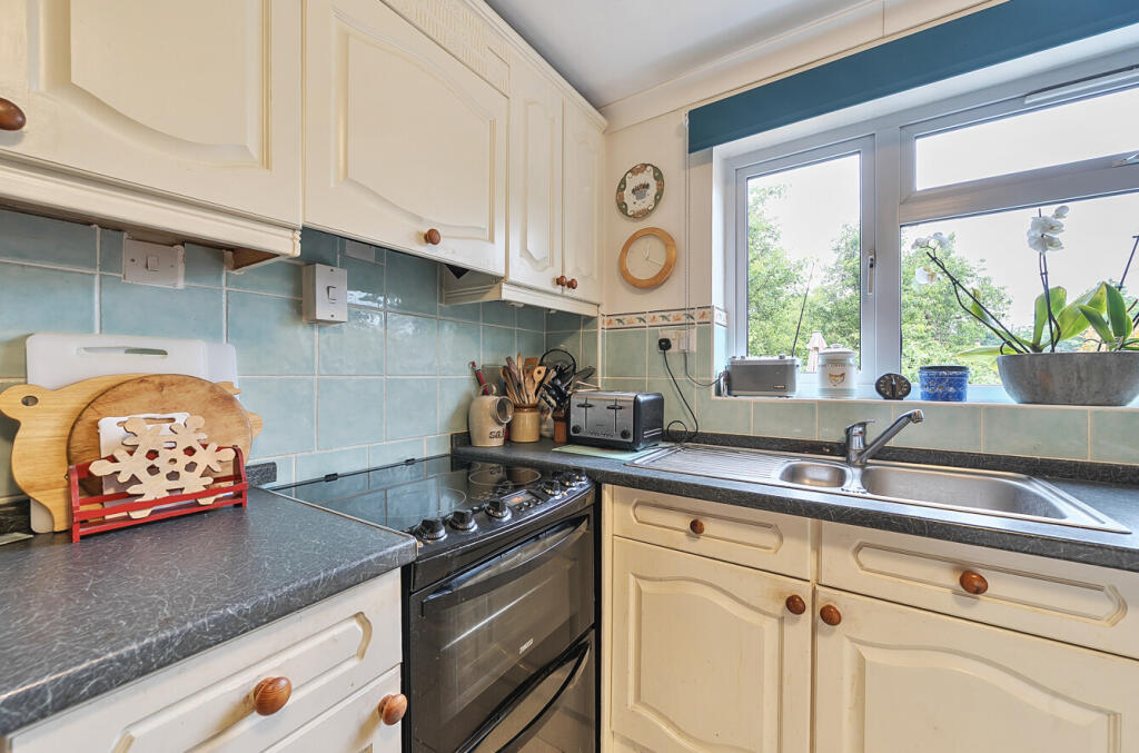 1301327-10-684ac8...