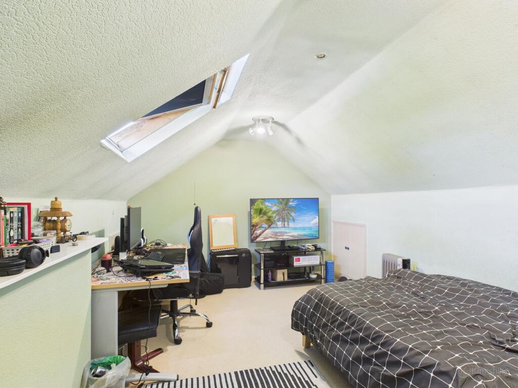 CAM02136G0-PR0484-STILL004