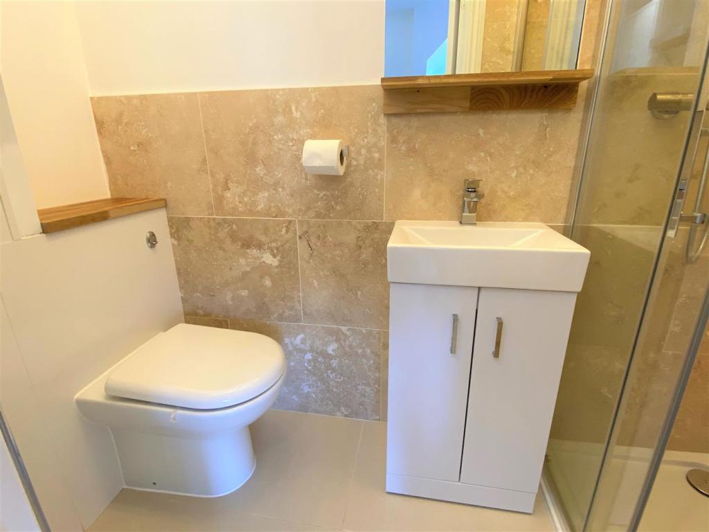 Flat 5, 8 Tolcarne Road Shower Room