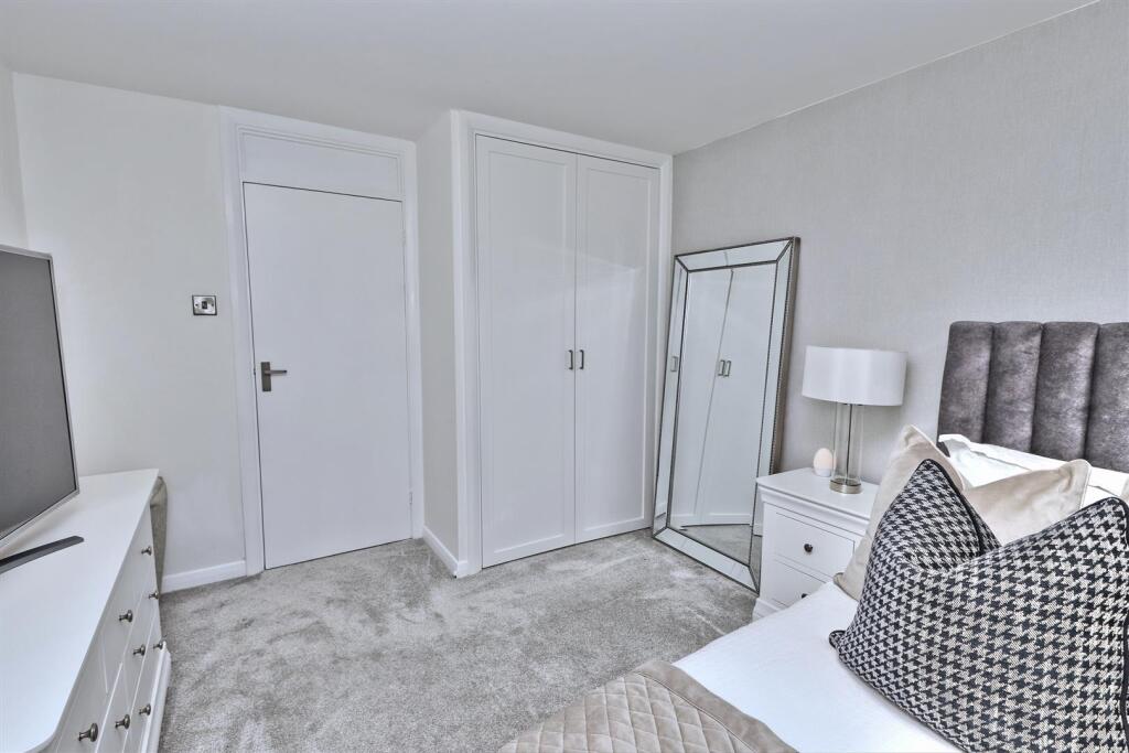 Bedroom 1.jpg