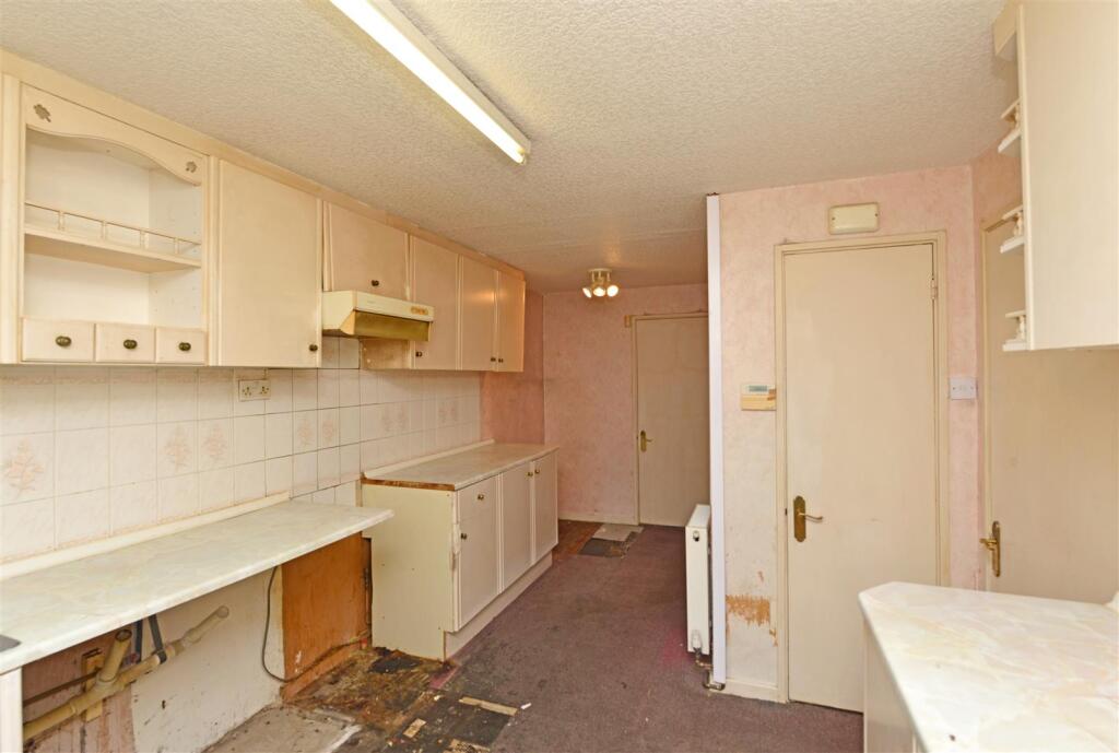 Kitchen: