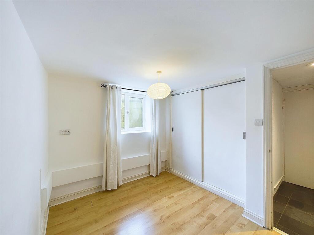 6 - 2 bedroom garden flat.jpg