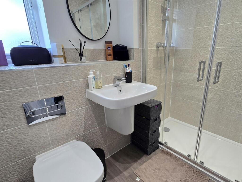 en suite 1.jpg